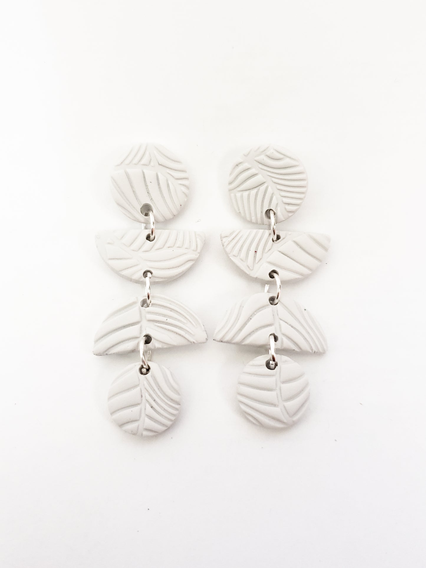 Leafy line textured stud dangles (circle, half circle, half circle, circle) in light grey